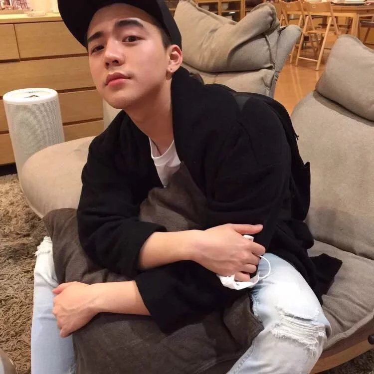 左星纨伟